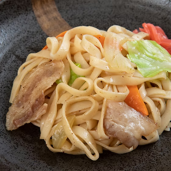 JAめまんべつ 極平麺が小麦の旨味を引き出す「男のやきうどん」 2食入り(スープ付き)